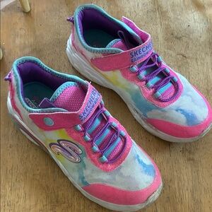 Girls Skechers light up tennis shoes